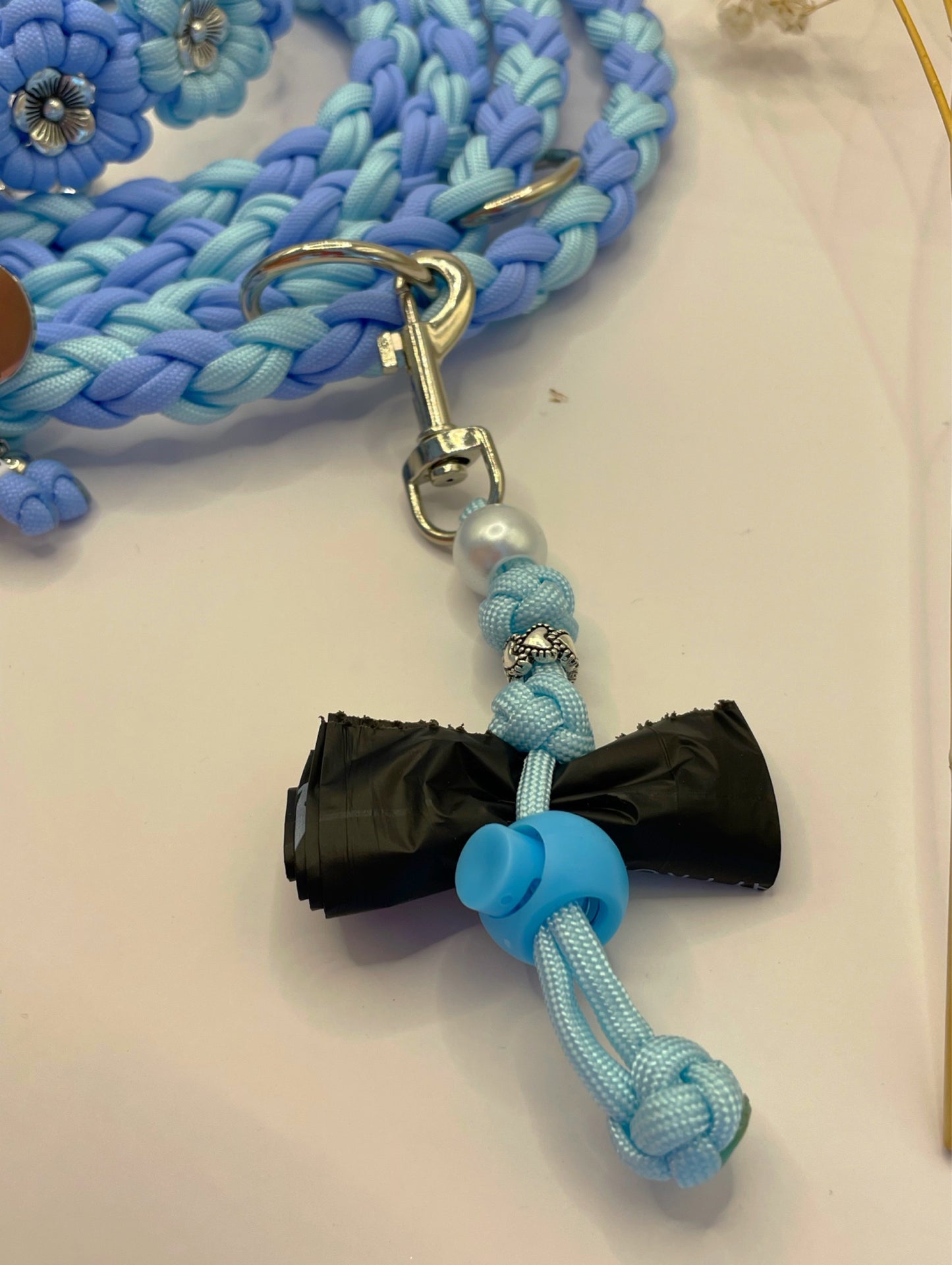 Kotbeutelhalter aus Paracord
