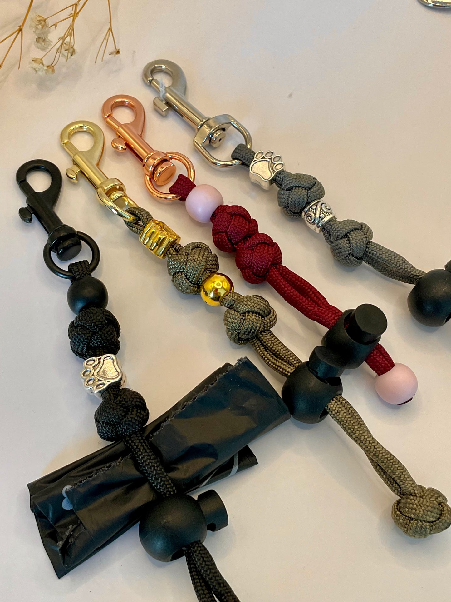 Kotbeutelhalter aus Paracord
